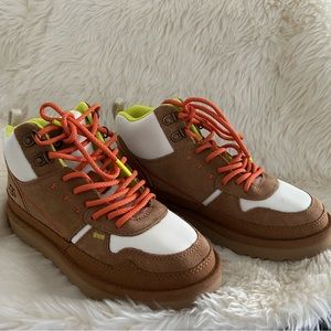 NWOB Ugg Laceup Heritage boot